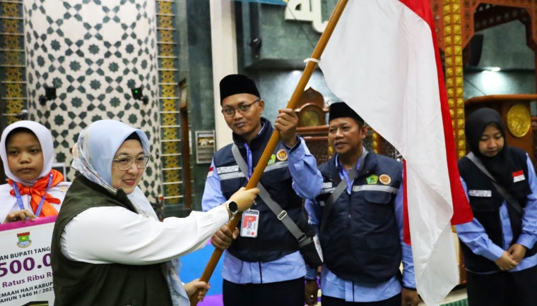 Suasana Haru Menyelimuti 393 Jamaah Haji Gelombang 2 Asal Kabupaten Tangerang, Saat Dilepas Keberangkatannya Oleh Wabup Intan Nurul Hikmah