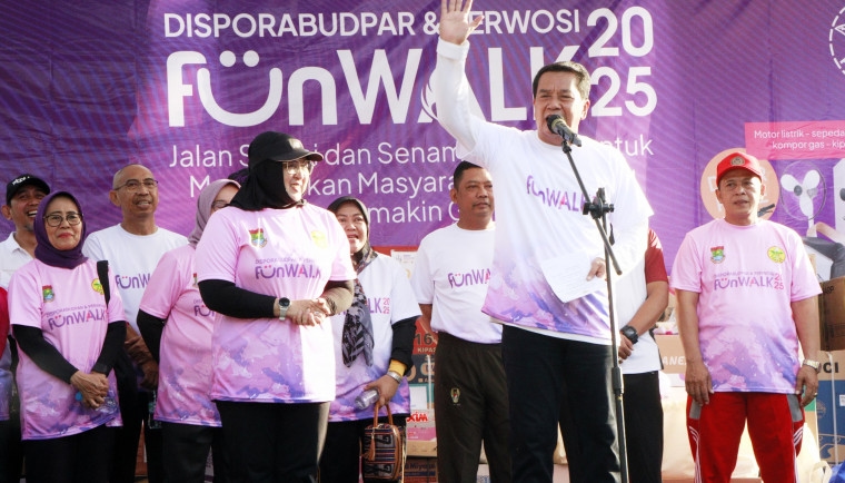 Long Weekend, Bupati Maesyal dan Wabup Intan Nurul Bersama Ribuan Warga Gelar Jalan Santai dan Senam Sehat Tangerang Gemilang di Halaman Puspemkab