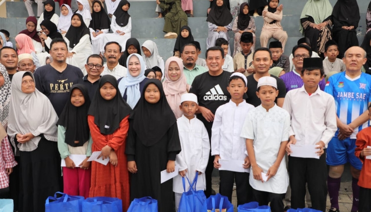 Sederhana: Rayakan Ulang Tahun Bersama 100 Anak Yatim di Lapangan Bola, Bupati Tangerang: Ini Kejutan!