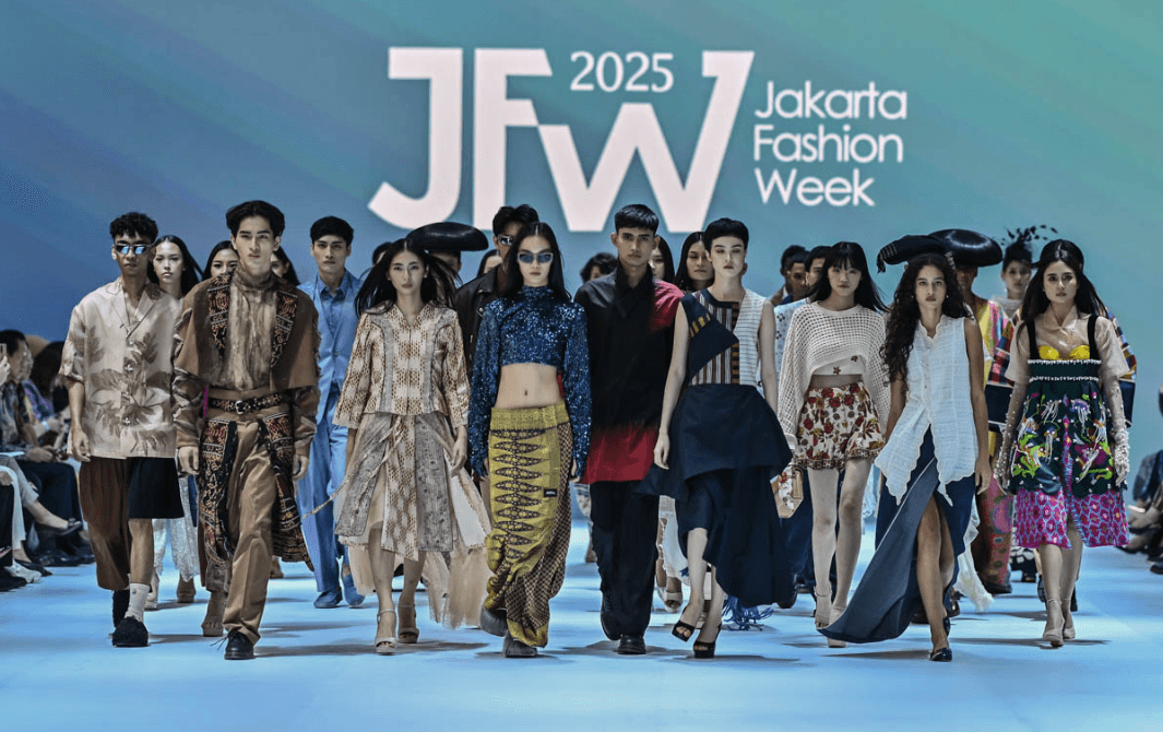 Ronakultura Jakarta! Indonesia Fashion Week 2025 Tampilkan Gaya yang Tak Biasa
