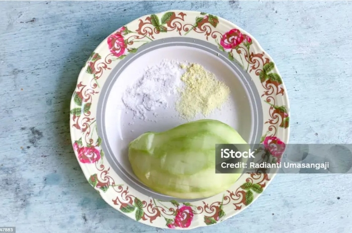 Siapa Sangka, Makan Mangga Muda Dicocol Garam Ternyata Punya 7 Manfaat Ajaib Ini!