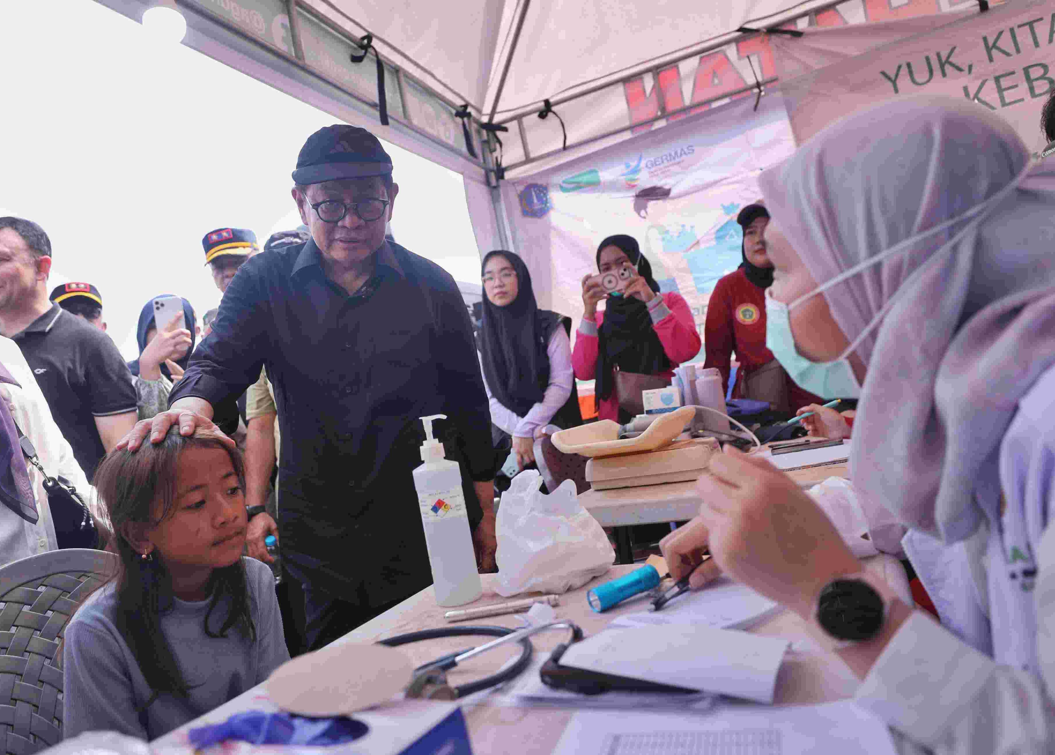 Dengarkan Keluhan Pengungsi Korban Kebakaran di Kapuk Muara, Gubernur Pramono Salurkan Bantuan dan Sediakan Fasilitas Darurat