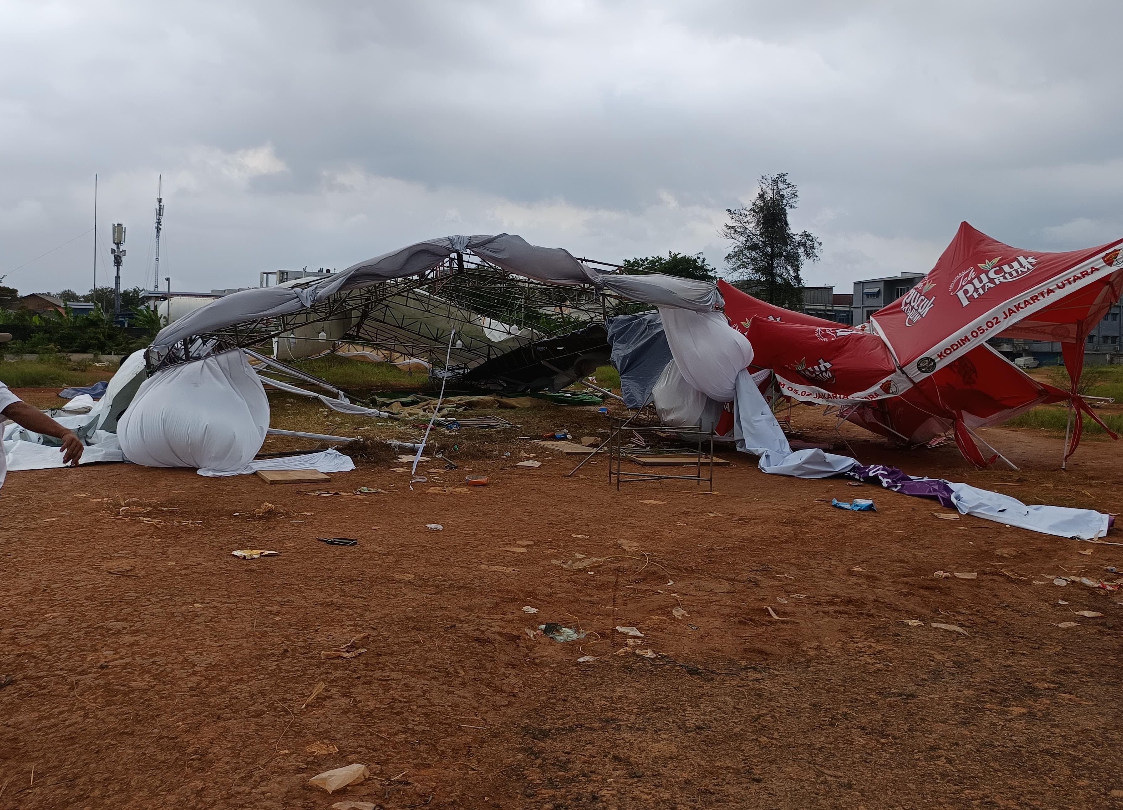 Tenda Pengungsian Korban Kebakaran Kapuk Muara Ambruk Diterpa Angin Kencang, Korban Sempat Alami Syok