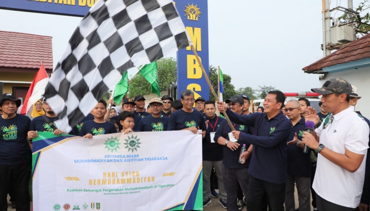 Peringati Hari Lingkungan Hidup Sedunia di Muhammadiyah Bording School, Bupati Tangerang Tanam Pohon Lindung dan Lepas Gerak Jalan Sehat
