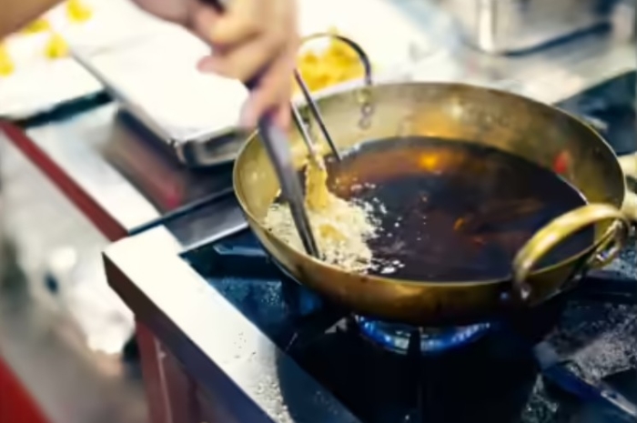 Terungkap! Bahaya Menggoreng dengan Minyak Bekas yang Tak Pernah Kamu Duga