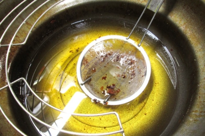 Masih Pakai Minyak Bekas untuk Memasak? Ini Tips dari Ahli Agar Makanan yang Dimasak Tetap Aman