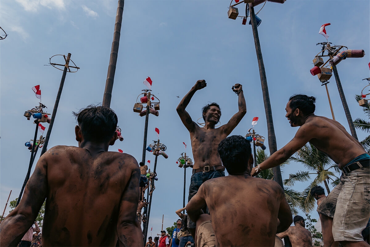 Panjat Pinang Kolosal Ancol, Tradisi 17-an Penuh Kegembiraan