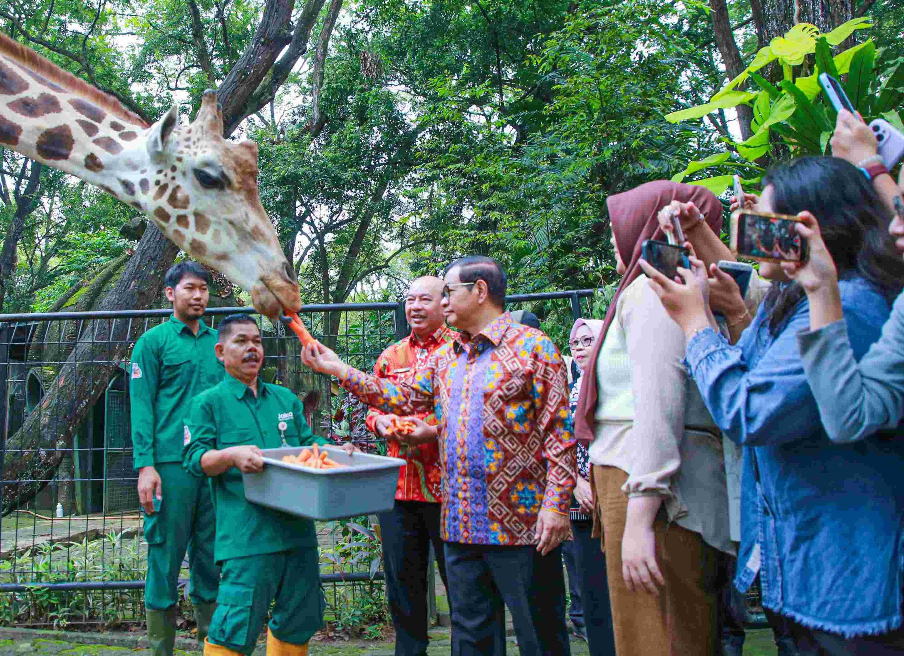 Antisipasi Tindakan Asusila di Taman Margasatwa Ragunan Usai Dibuka Sampai Malam, Gubernur Pramono: Kita Perbanyak CCTV