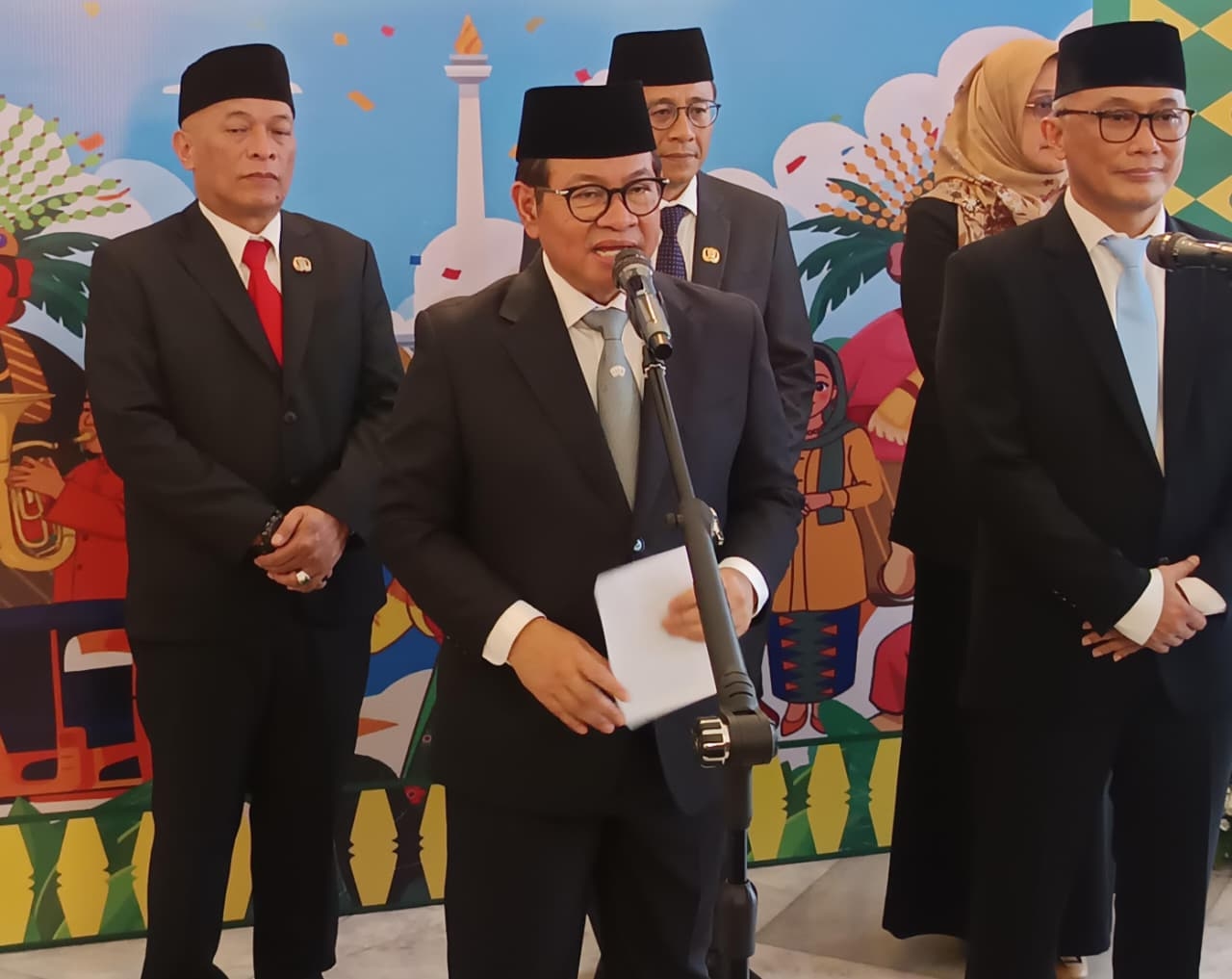 Ahok Usulkan Voucher Gratis Bagi Warga Naik Transportasi Umum, Gubernur Pramono: Sedang Kita Pertimbangkan