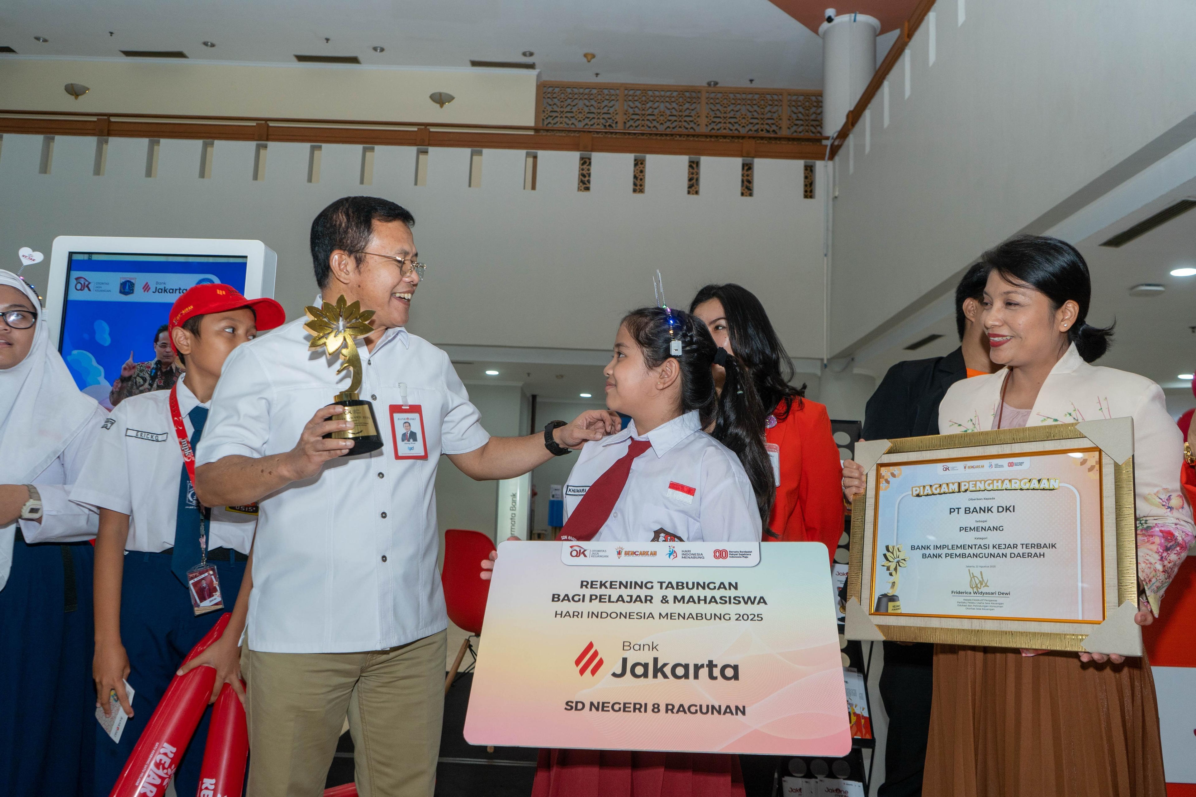 Bank Jakarta Raih Penghargaan KEJAR Award 2025, Tabungan Pelajar Tembus Rp 1,7 Triliun dari 2,3 Juta Rekening