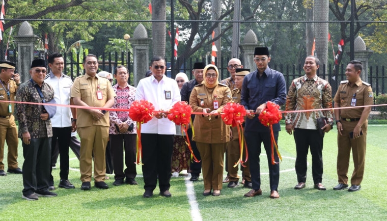 Bersama Dirjen PAUD Kemendikdasmen, Wabup Tangerang Intan Nurul Resmikan Revitalisasi Lapangan Sekolah Islamic Village Kelapa Dua