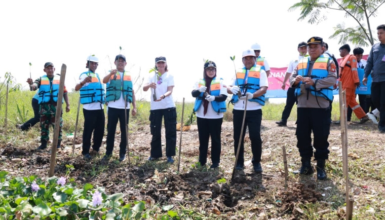 Aksi Bersih Satu Hari Untuk Bumi Merdeka Dari Sampah, Wabup Intan: Gotong Royong Jadi Kekuatan Utama Masyarakat Kabupaten Tangerang