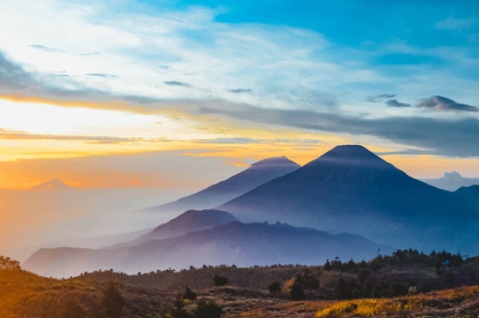 Pilihan Gunung untuk Pendaki Pemula dengan Jalur Ringan dan Pemandangan Spektakuler