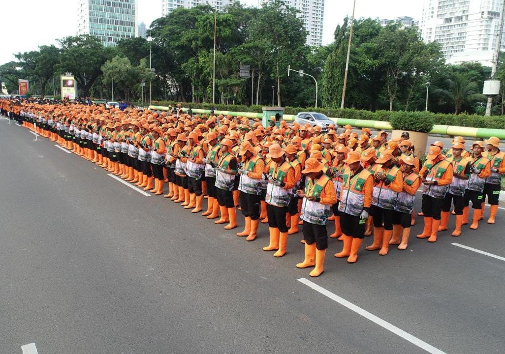 Jaga Kebersihan HUT ke-80 TNI di Monas, DLH DKI Kerahkan 2.100 Petugas Kebersihan