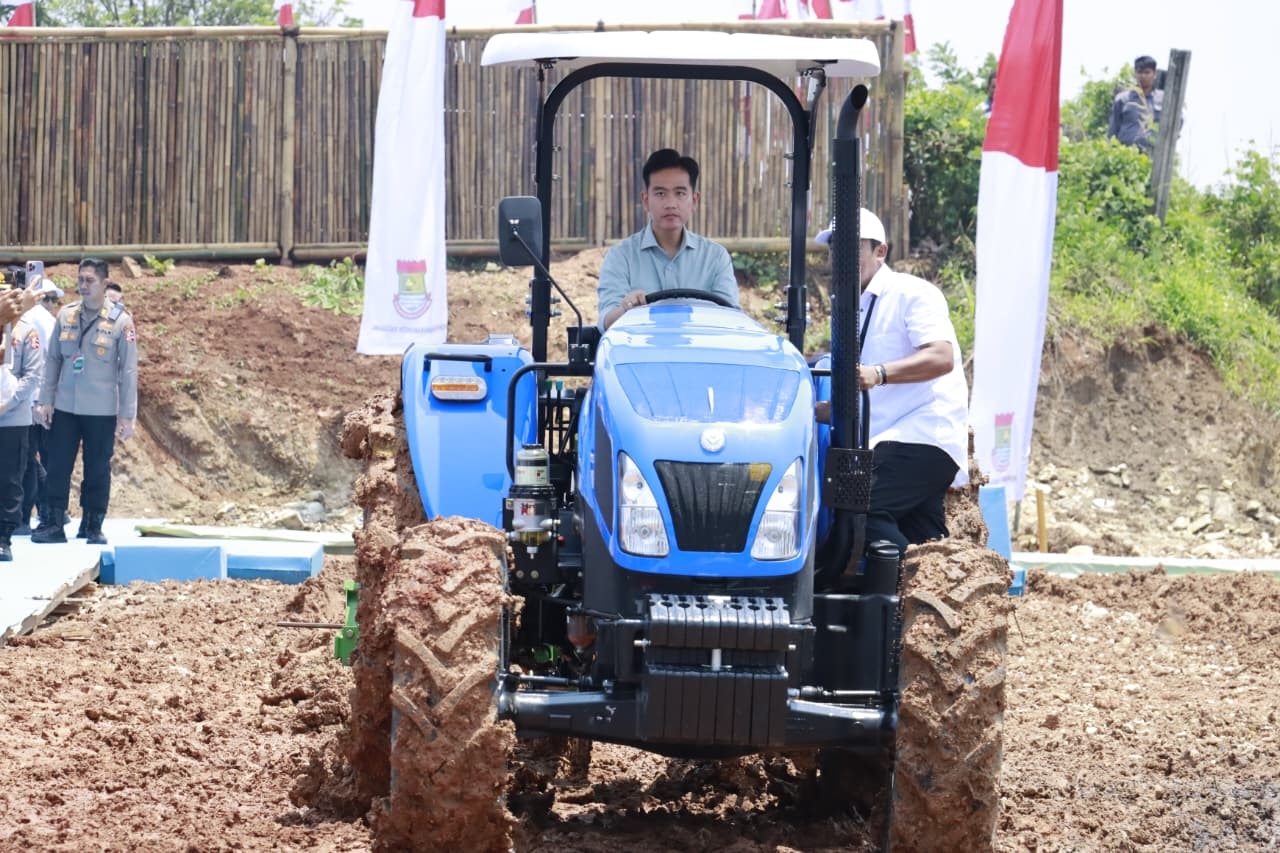 Bupati Tangerang Dampingi Wapres Gibran Tanam Jagung Serentak di Desa Bantar Panjang, Hibahkan Lahan 1,3 Hektar untuk Gudang Ketahanan Pangan