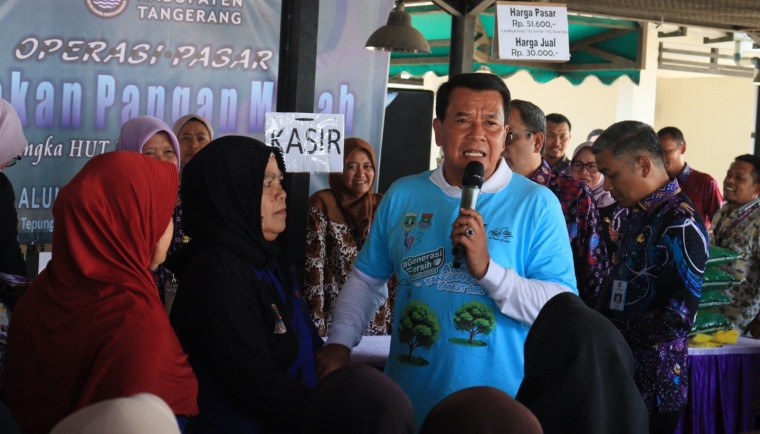 Sambut HUT Ke-393, Pemkab Tangerang Salurkan 2.000 Paket Sembako dan 3 Ton Beras Melalui Gerakan Pangan Murah di Alun-alun Tigaraksa