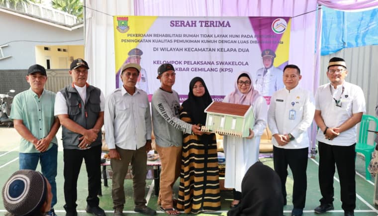 Serahkan 10 Unit Rumah Hasil Program Bedah Rumah Tak Layak Huni di Pakulonan Barat, Wabup Tangerang: Alhamdulillah Tahun Ini 1.190 RTLH Sudah Direhab!