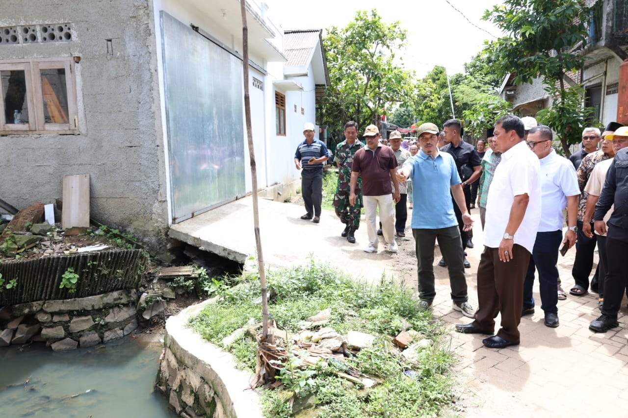 Respon Keluhan Warga Desa Sukatani Soal Banjir Kerap Terjadi Saat Hujan Deras, Bupati Tangerang Kunjungi Perumahan Cisoka Indah Regency