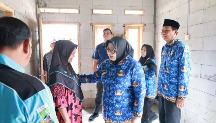 Wabup Tangerang Tinjau Program Bedah Rumah di Desa Ranca Labuh, Intan: 50 Unit RTLH di Kecamatan Kemiri Dibedah Tahun 2025