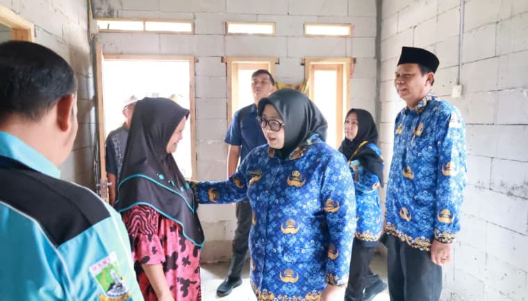 Wabup Tangerang Tinjau Program Bedah Rumah di Desa Ranca Labuh, Intan: 50 Unit RTLH di Kecamatan Kemiri Dibedah Tahun 2025
