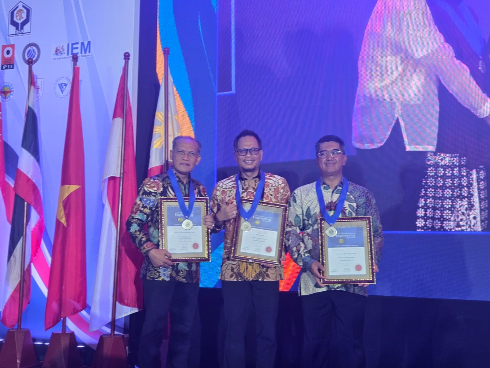 Prestasi yang Menginspirasi: Prof Heri Hermansyah Menjadi AFEO Honorary Fellow 2025