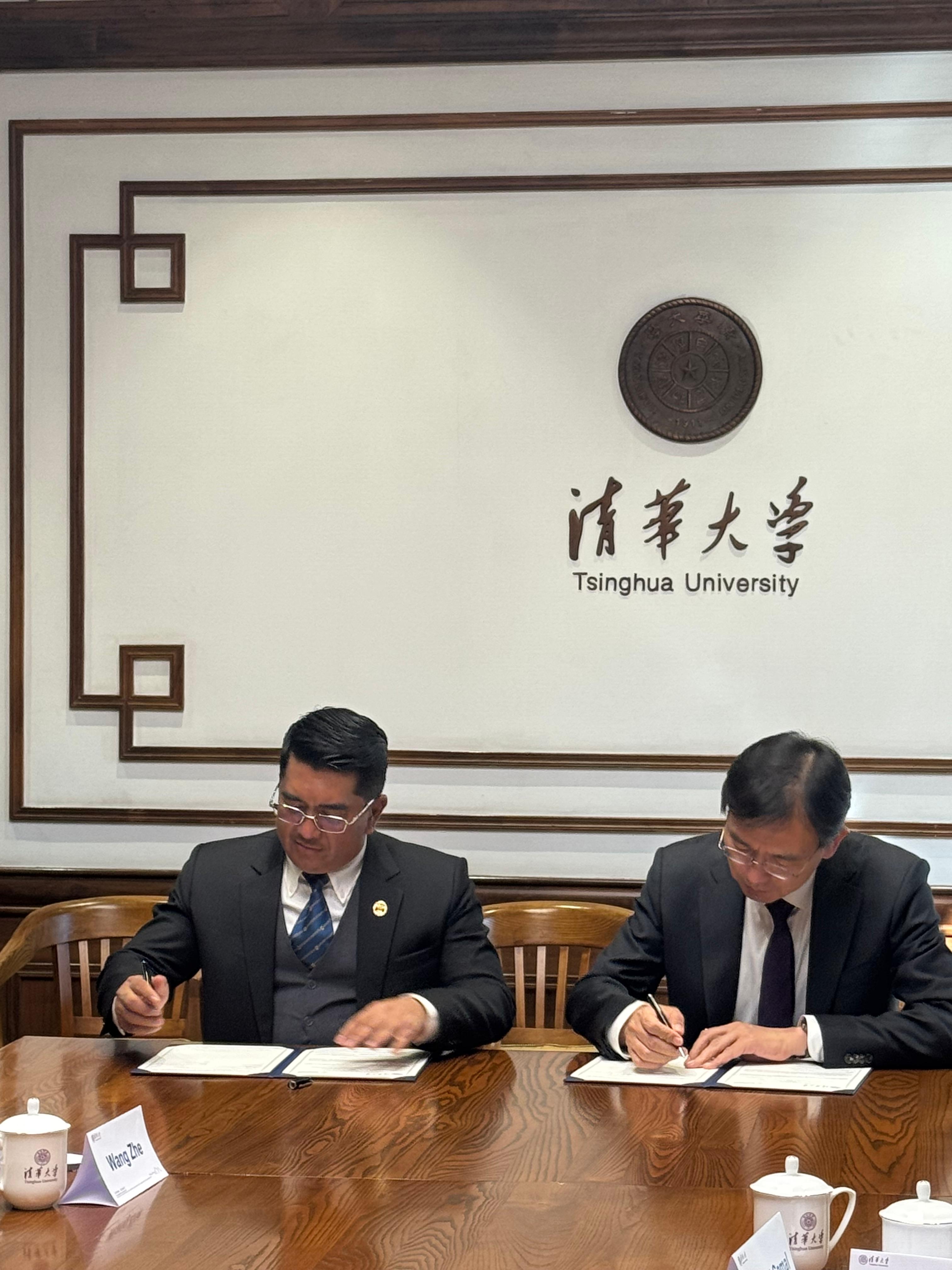 UI Perkokoh Aliansi Elite Global, Rektor Heri Tandatangani MoU Strategis dengan Tsinghua University