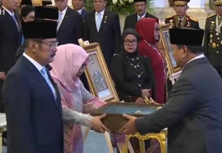 Soeharto Resmi Pahlawan Nasional, Prabowo Serahkan Gelar ke Tutut, Ini Daftar Lengkap 10 Penerima