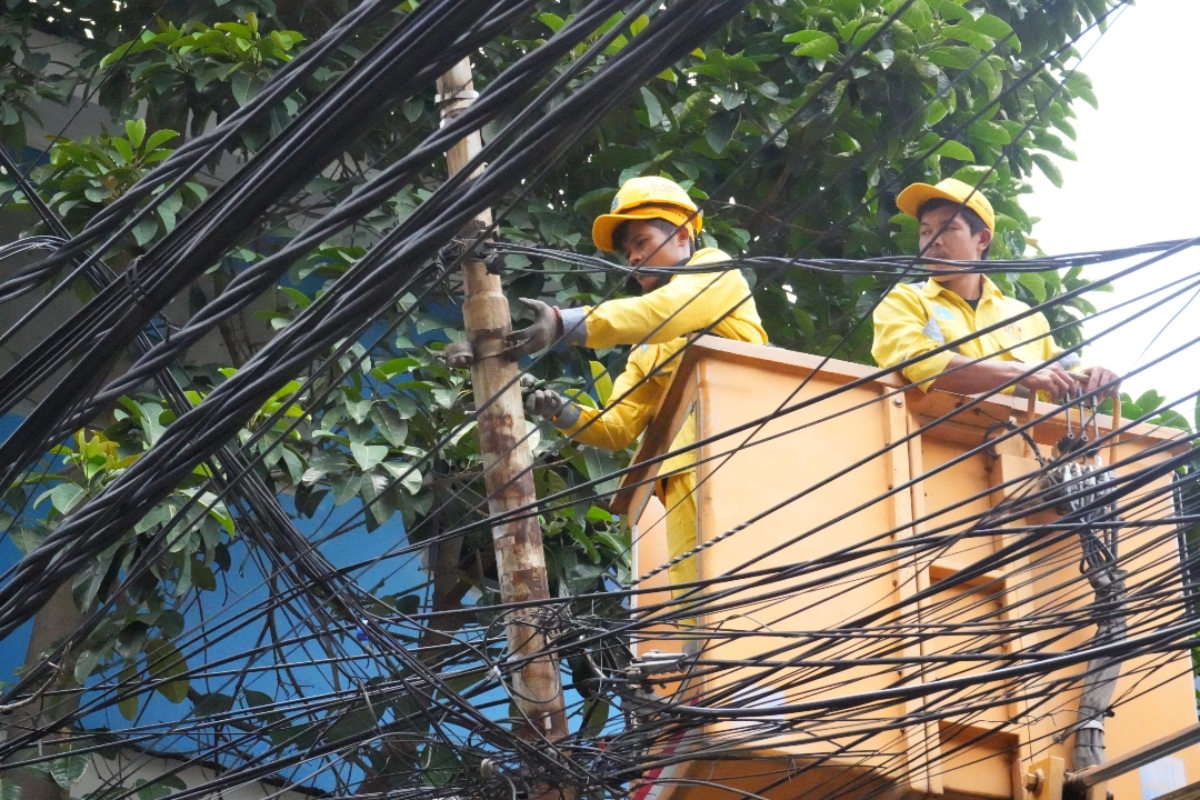 Tindak Lanjuti Laporan Warga Ada Kabel Menjuntai di Kuningan, Dinas Bina Marga DKI Bakal Tambah Tiang Penyangga