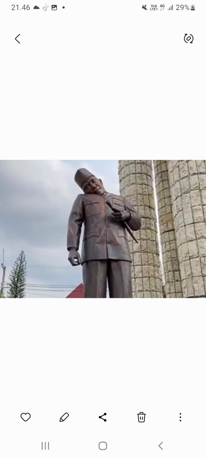 Viral Kepala Patung Proklamator Sukarno di Indramayu Miring, Penyebabnya Ini
