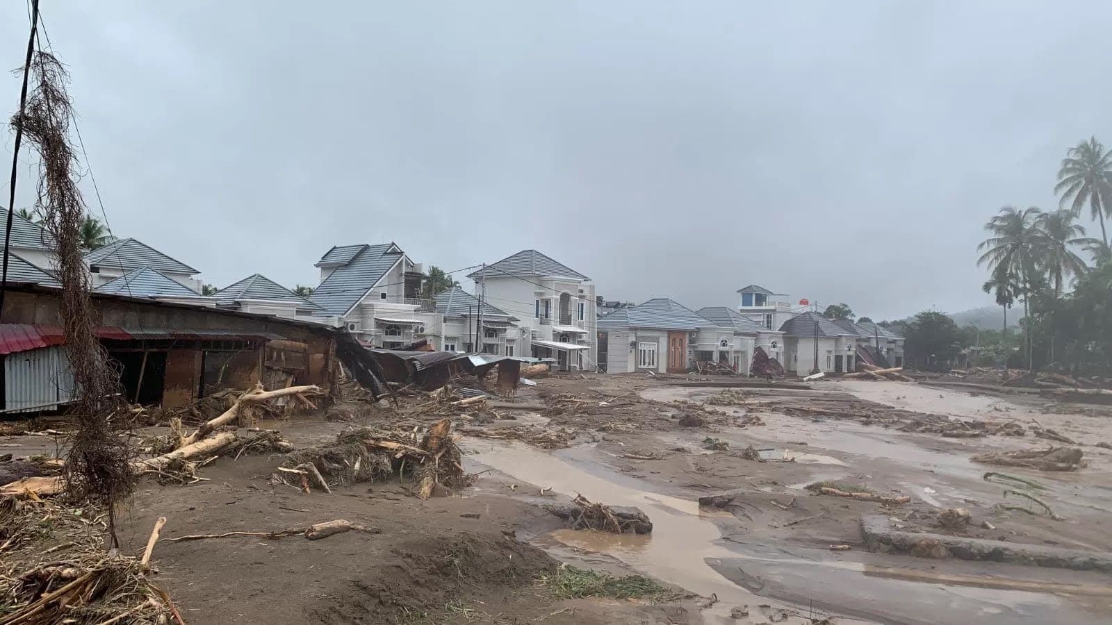 Pemprov DKI Kirim Bantuan 1.000 Paket Makanan Siap Saji dan Kebutuhan Keluarga untuk Korban Banjir dan Longsor di Sumatera