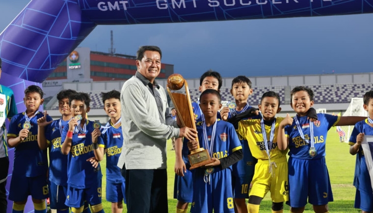 Kejuaraan Sepak Bola GMT Cup 2025 Resmi Ditutup Bupati Tangerang, Tim Diklat Pakujaya Tangsel U-10 dan Tim Bina Bakat Rajeg U-12 Menjadi Juaranya