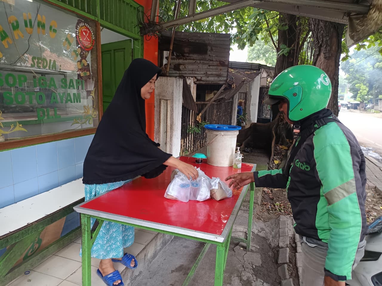 Tolak Raperda KTR, Pedagang Warteg di Jakarta Gelar Aksi Solidaritas Bagikan Ratusan Nasi Bungkus Gratis