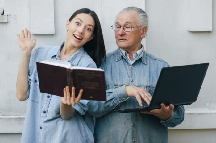 Dulu Sederhana, Kini Mewah, Ini 8 Keseruan Boomers yang Kini Hampir Mustahil Dinikmati Gen Z