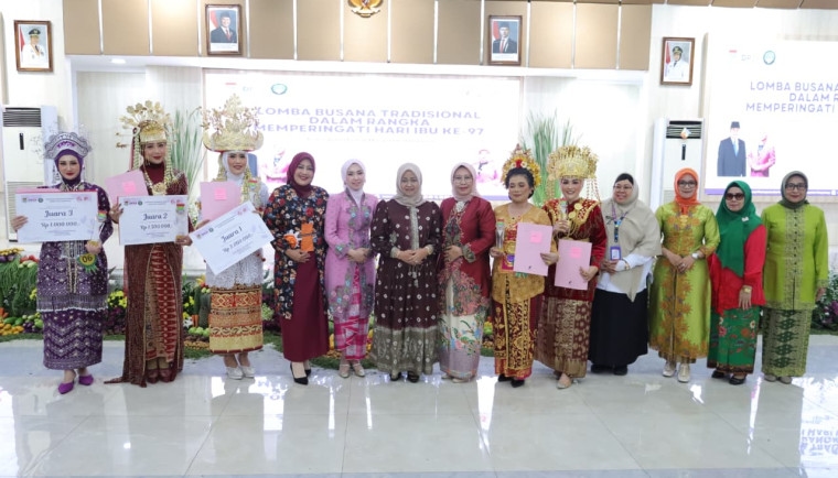Peringati Hari Ibu Ke-97, GOW Kabupaten Tangerang Gelar Lomba Busana Tradisional dan Talkshow Bertema Perempuan