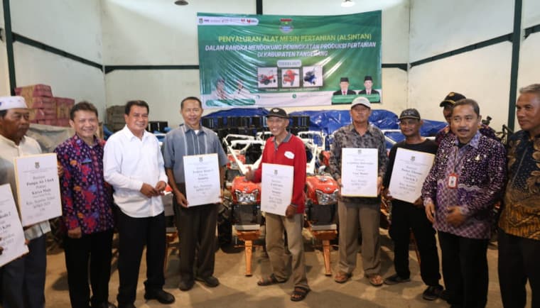 Perkuat Ketahanan Pangan, Bupati Tangerang Serahkan Bantuan Alsintan Kepada 140 Kelompok Tani yang Tersebar di 27 Kecamatan