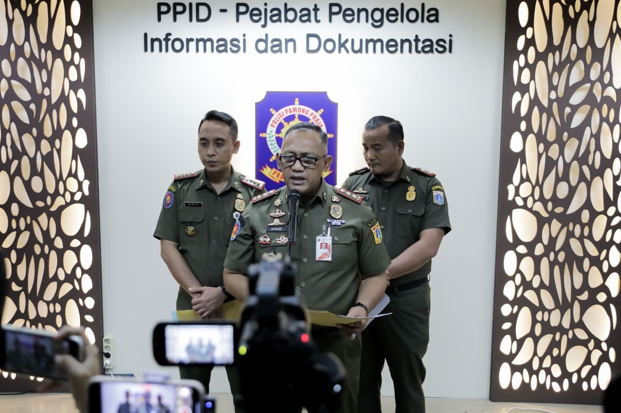 Cegah Timbulkan Kecelakaan, Satpol PP DKI Bongkar Paksa 16 Reklame Ilegal dan Rusak, Paling Banyak di Jakarta Timur