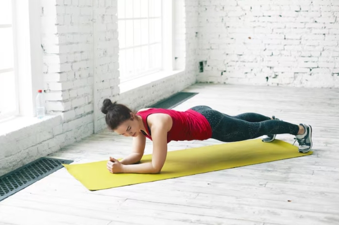 Ingin Coba Tantangan Plank 30 Hari Tanpa Libur? Ketahui Dulu Plus dan Minusnya