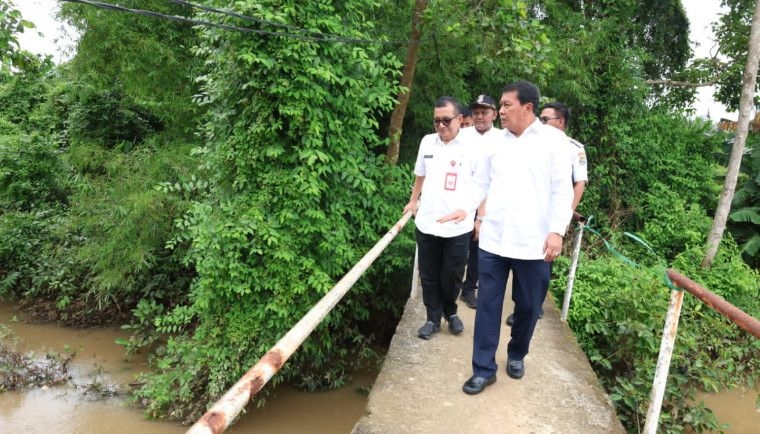 Jembatan Pertanian di Desa Badak Anom Punya Peran Vital Namun Kondisinya Membahayakan, Bupati Tangerang Janji Akan Bangun Permanen pada Tahun 2027
