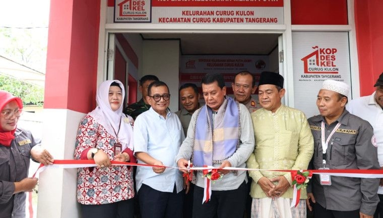 Bupati Tangerang Resmikan Koperasi Merah Putih Kelurahan Curug Kulon, Dirangkai dengan Santunan Anak Yatim dan Bazar Sembako Murah