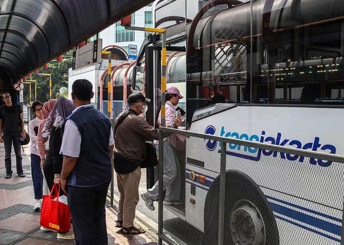 Hindari Macet Saat Musim Hujan, Gubernur Pramono Minta Warga Manfaatkan MRT hingga Mikrotrans