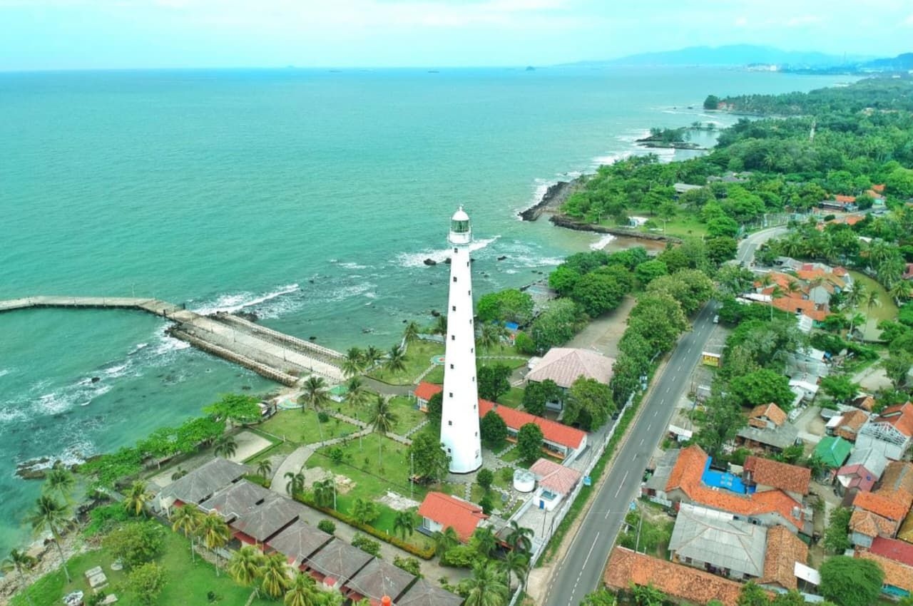 Pantai Anyer, Pesona Wisata Bahari Favorit di Banten
