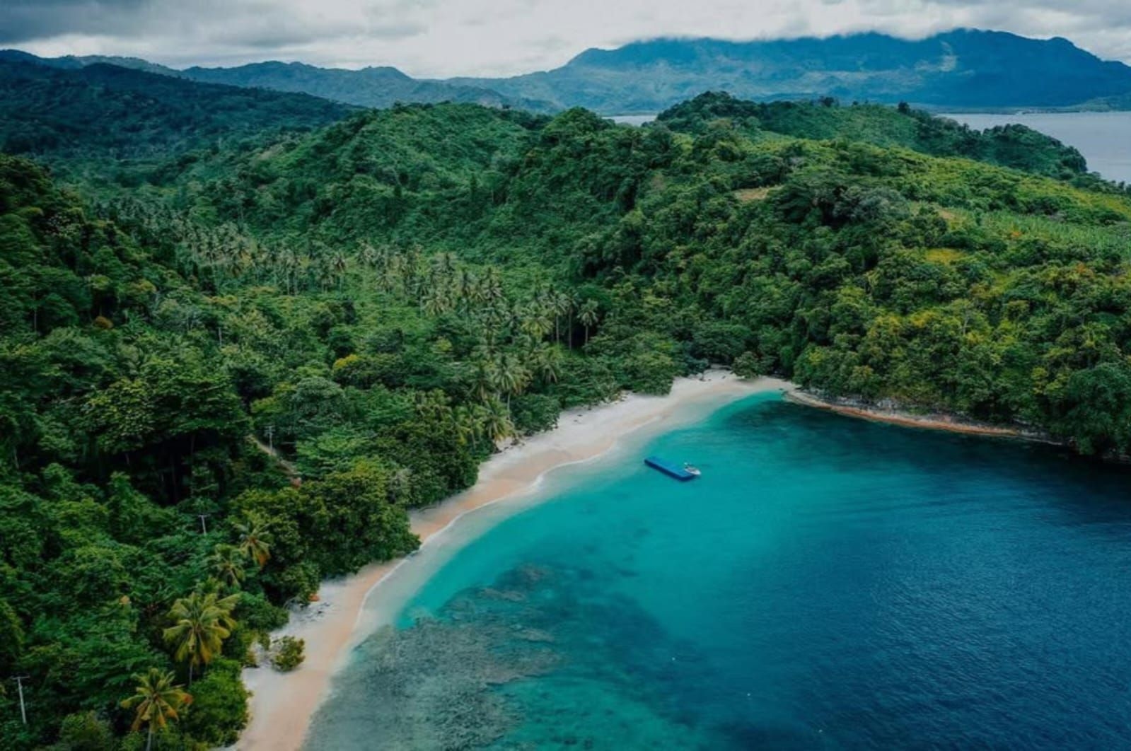 Teluk Hantu: Dibalik Namanya yang Seram, Menjadi Destinasi Wisata Menenangkan