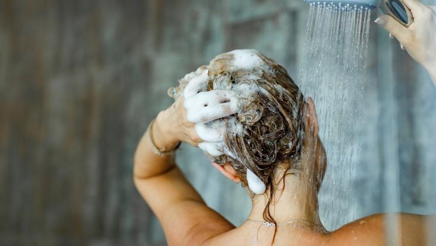 3 Efek Negatif Kebiasaan Mandi Malam, Jangan Anggap Remeh Bahayanya